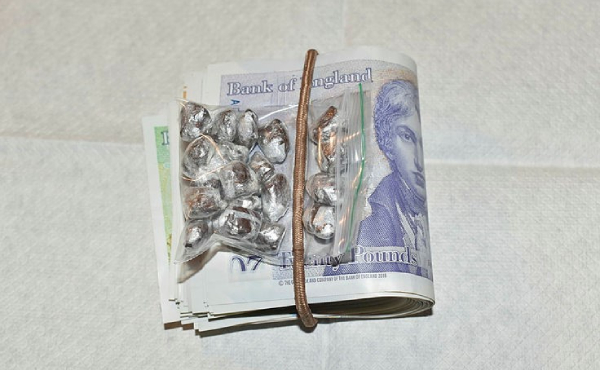 Cash and drugs seized from a warrant in Leighton Buzzard